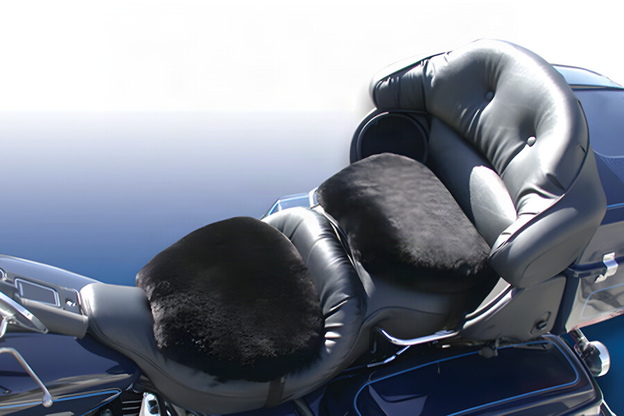 Harley-Davidson touring seat with SKWOOSH sheepskin gel seat pads